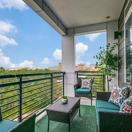 Beautiful Condo On Riverwalk W King Ste Free Parking Pet Friendly Centrally Located On The Riverwalk سان أنطونيو المظهر الخارجي الصورة